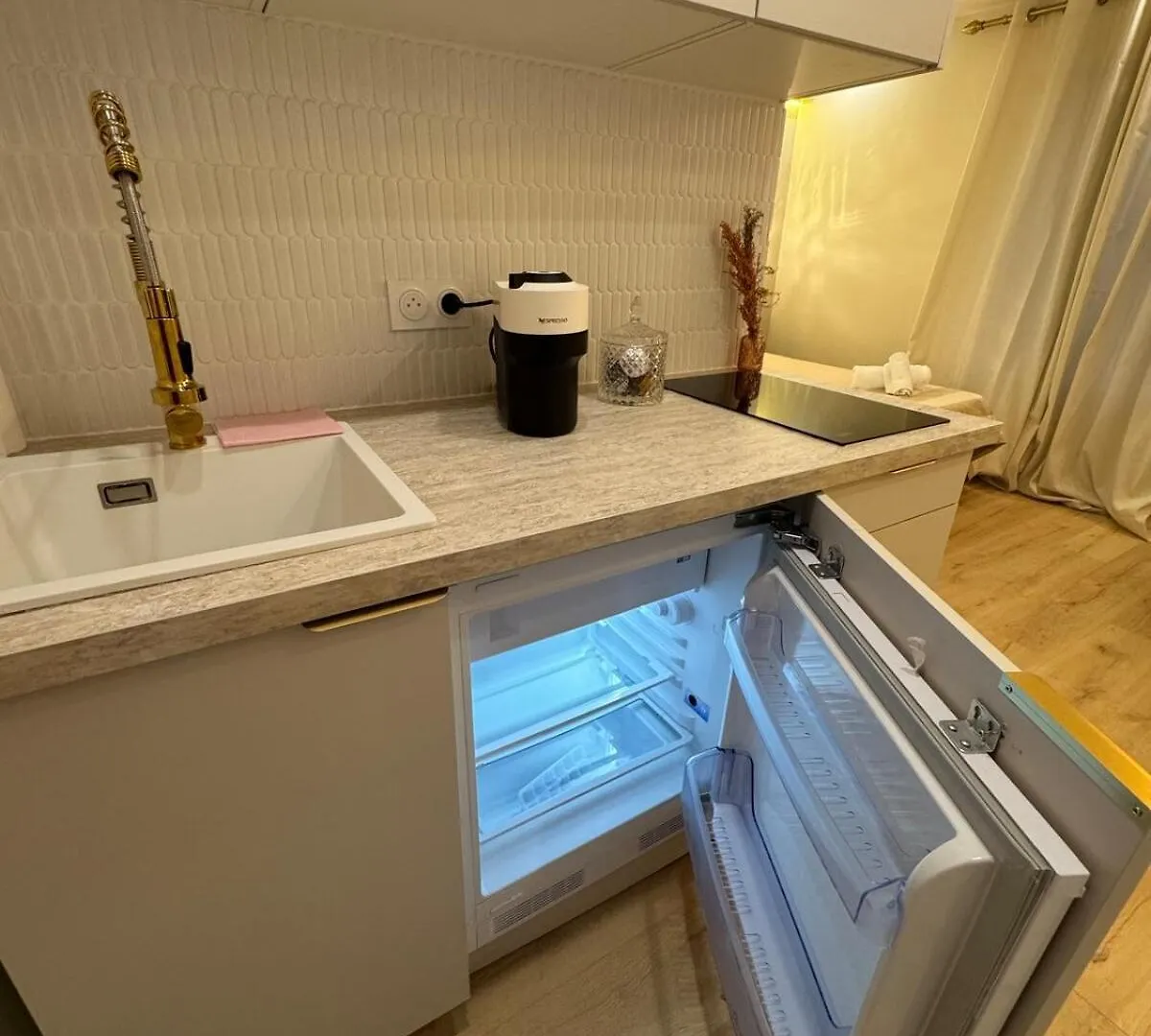 Apartment Elegant Studio Between Train Station And City Center Aix-les-Bains